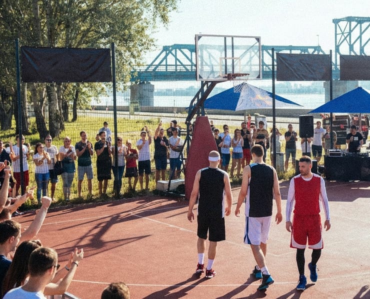 Siz oyunun ve rekabetin heyecanına odaklanın; fikstürden kupa törenine kadar, teknik ve lojistik operasyonu bize bırakın.